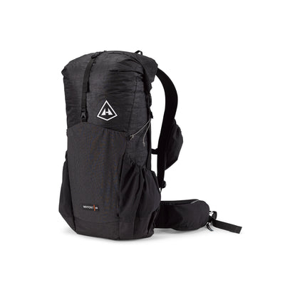 Front view of the Hyperlite Mountain Gear Waypoint 35 in Black with Ultralight Dyneema® Stretch Mesh center pocket