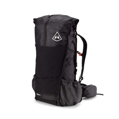Front view of the Hyperlite Mountain Gear Unbound 55 in Black with the large dual-entry front pocket made of Dyneema® stretch mesh