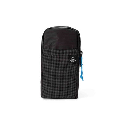 The Hyperlite Mountain Gear Shoulder Pocket in Black with UL Dyneema® stretch mesh external pocket