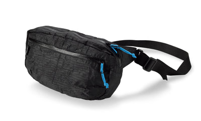 Front view of the ultralight and versatile Hyperlite Mountain Gear Versa in Black
