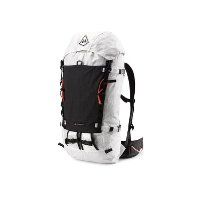 Front view of the Hyperlite Mountain Gear Crux 40 with Dyneema® Stretch Mesh UL front pocket
