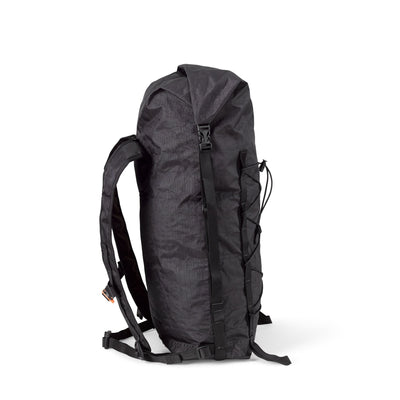 Right side view of Hyperlite Mountain Gear's Summit 30 Pack in Black